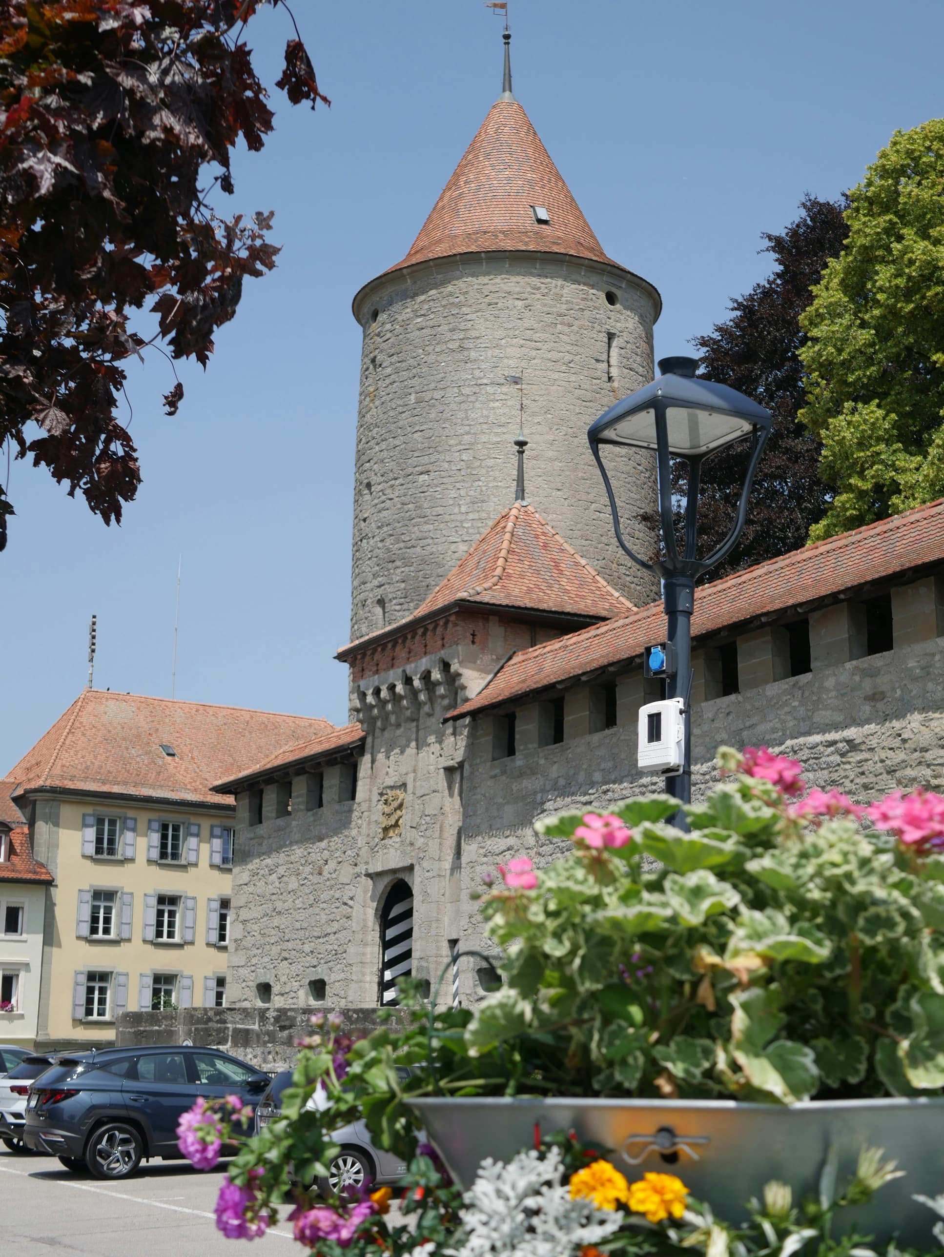 Romont — Tour médiévale et remparts de la cité
